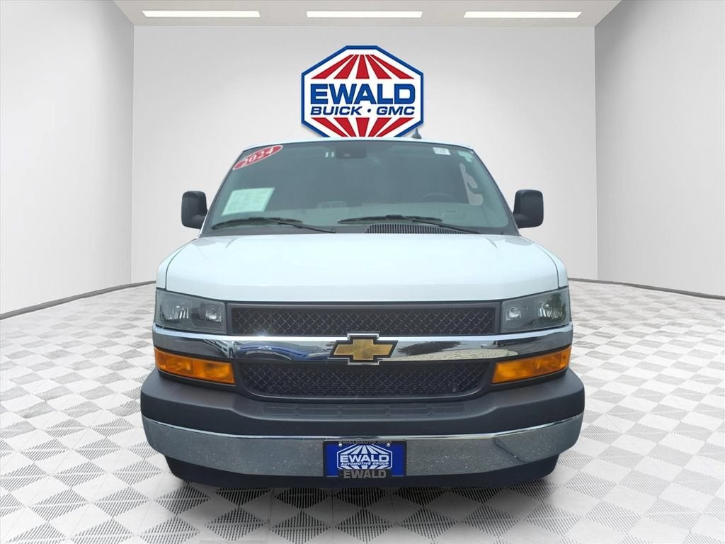 2024 Chevrolet Express Passenger 3500 1LT